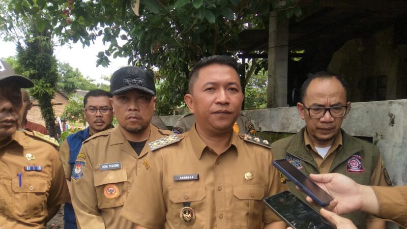 Wakil Bupati Sukabumi, Andreas, meninjau langsung lokasi banjir bandang di Palabuhanratu. Pemerintah daerah terus berkoordinasi untuk mempercepat penanganan dan menyalurkan bantuan bagi warga terdampak.