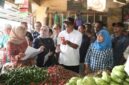 Menjaga stabilitas harga bahan pokok selama Ramadan, Bupati Sukabumi bersama Kadis Pertanian turun langsung ke Pasar Cisaat. Stok aman, harga stabil, dan masyarakat diimbau untuk berbelanja bijak.