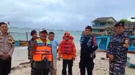 KM Sri Mulya 03 tenggelam dihantam gelombang besar di Perairan Ujung Genteng. Dua nelayan selamat, sementara dua lainnya masih dalam pencarian. 
