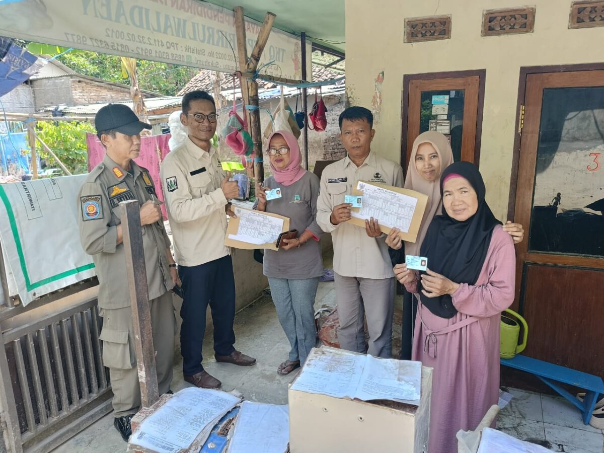 UPTD Dukcapil Palabuhanratu memberikan layanan prioritas dan gratis bagi korban bencana banjir dan longsor! Warga yang kehilangan dokumen kependudukan kini bisa mengurus kembali dengan mudah. .