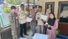 UPTD Dukcapil Palabuhanratu memberikan layanan prioritas dan gratis bagi korban bencana banjir dan longsor! Warga yang kehilangan dokumen kependudukan kini bisa mengurus kembali dengan mudah. .