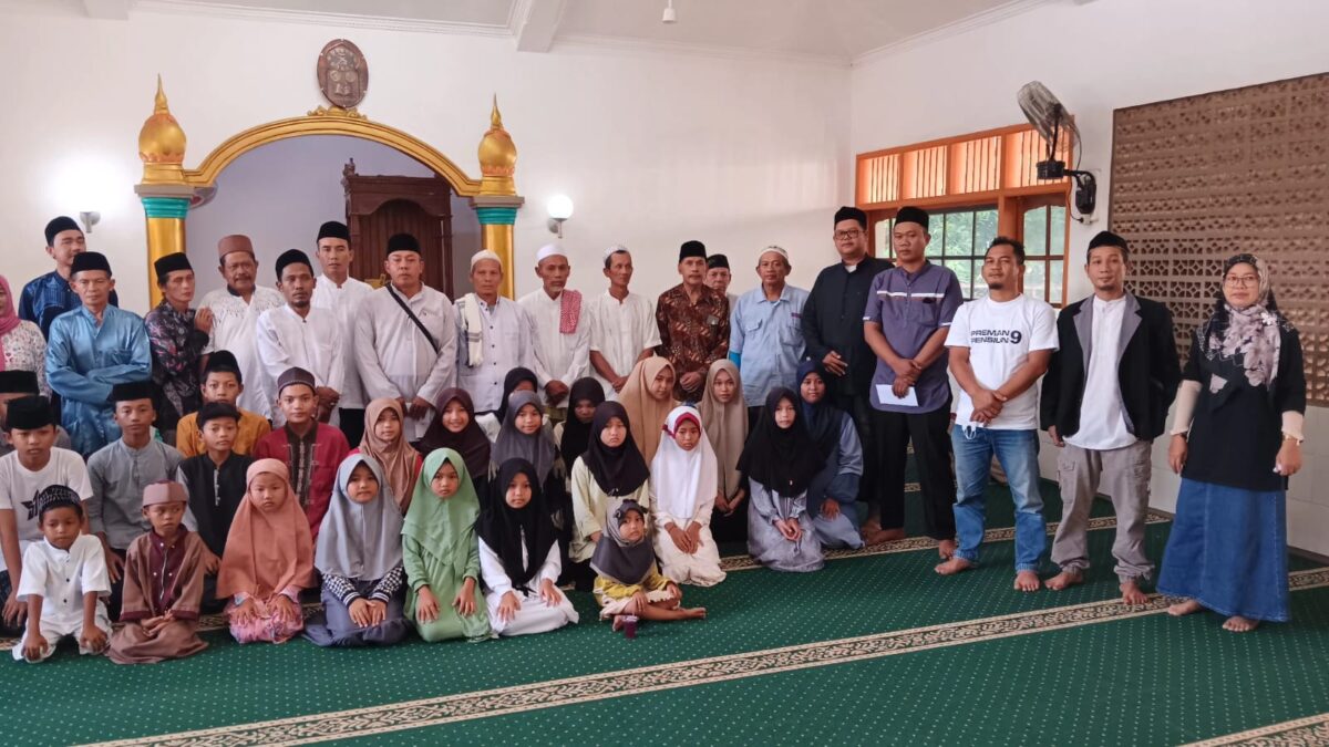 Kebaikan di bulan suci Ramadhan! Maung Sukabumi berbagi kebahagiaan dengan menyantuni anak yatim dan warga yang membutuhkan di RW 19, Kelurahan Palabuanratu.