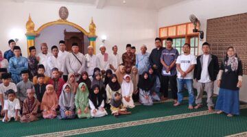 Kebaikan di bulan suci Ramadhan! Maung Sukabumi berbagi kebahagiaan dengan menyantuni anak yatim dan warga yang membutuhkan di RW 19, Kelurahan Palabuanratu.