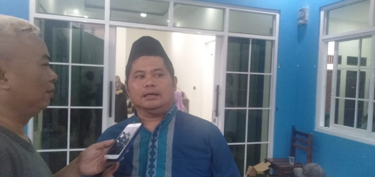 DPD PAN Kabupaten Sukabumi menggelar buka puasa bersama serta membagikan bingkisan sembako kepada warga. Acara ini menjadi ajang silaturahmi dan berbagi, sebagai bentuk kepedulian terhadap masyarakat.