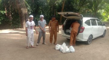 Lurah Palabuanratu, Yadi Supriadi, S.IP, menunjukkan kepeduliannya kepada anak yatim dengan menyalurkan bingkisan sembako sebagai bagian dari program 100 hari kerjanya.
