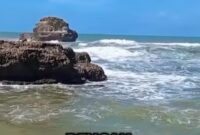 Keindahan tersembunyi di selatan Sukabumi Pantai Selokan, dengan pasir putih dan ombak yang menenangkan, siap menjadi destinasi favorit baru bagi para pencinta alam.