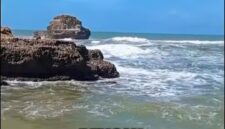 Keindahan tersembunyi di selatan Sukabumi Pantai Selokan, dengan pasir putih dan ombak yang menenangkan, siap menjadi destinasi favorit baru bagi para pencinta alam.