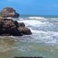 Keindahan tersembunyi di selatan Sukabumi Pantai Selokan, dengan pasir putih dan ombak yang menenangkan, siap menjadi destinasi favorit baru bagi para pencinta alam.