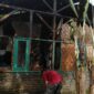 Kebakaran terjadi di rumah warga Kampung Cibogo akibat korsleting listrik. Berkat gotong royong masyarakat,