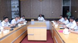 Sekretaris Daerah Kabupaten Sukabumi, H. Ade Suryaman, memimpin rapat pembahasan tindak lanjut pembentukan Koperasi Desa Merah Putih.