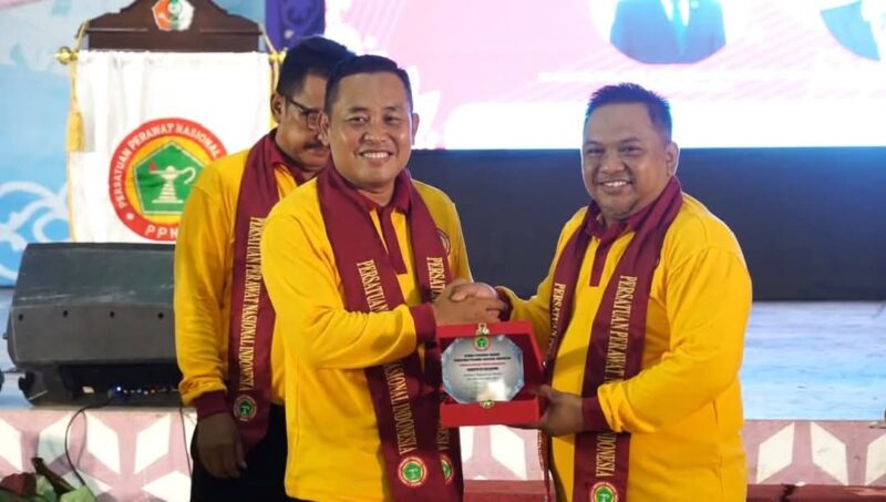 Bupati Sukabumi H. Asep Japar menegaskan komitmennya dalam meningkatkan kualitas layanan kesehatan di Sukabumi. Dalam peringatan HUT ke-51 PPNI, ia mengajak tenaga kesehatan memberikan pelayanan terbaik, 