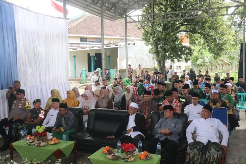 Wakil Bupati Sukabumi, H. Andreas, menghadiri Halal Bihalal Ulama dan Umaro Kecamatan Cidahu, menekankan pentingnya pengelolaan sampah dan penataan bantaran sungai sebagai langkah strategis mencegah bencana