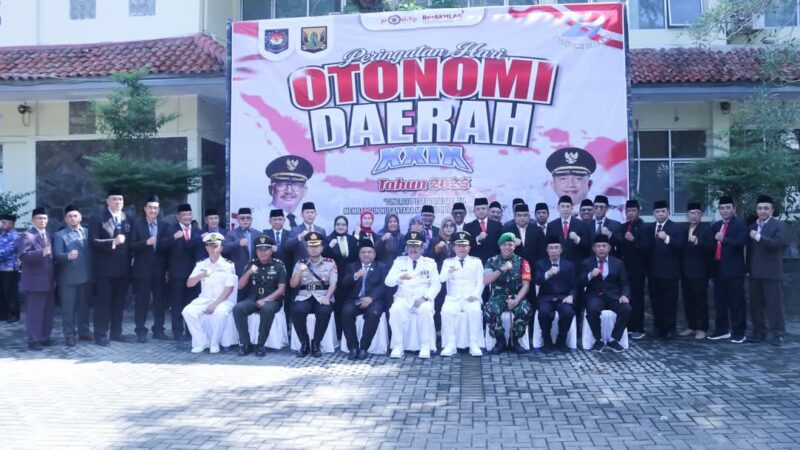 Bupati Sukabumi, H. Asep Japar, memimpin upacara Hari Otonomi Daerah (Otda) ke-29 di Palabuhanratu. Dengan mengusung tema 