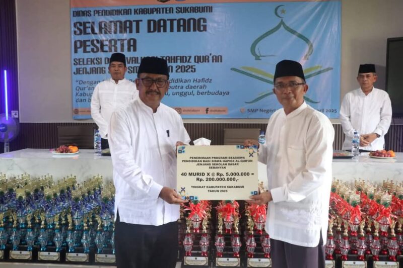 Bupati Sukabumi H. Asep Japar menyampaikan rasa bangga dan harapannya kepada para pelajar penghafal Alquran tingkat SD dan SMP.