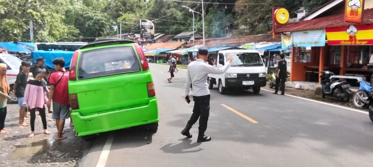 Arus lalu lintas H+1 Lebaran di Palabuhanratu menuju Cisolok terpantau lancar tanpa hambatan. Wisatawan dari berbagai daerah mulai memadati objek wisata sekitar, namun situasi tetap terkendali.