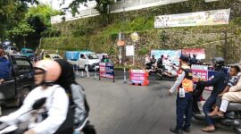 Arus lalu lintas di Palabuhanratu tetap terkendali pada hari kelima Lebaran. UPTD Dishub telah menempatkan personel di enam Pos Pengamanan untuk memastikan kelancaran perjalanan wisatawan dan pemudik.