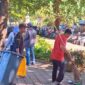 Libur Lebaran bukan halangan bagi petugas kebersihan Disperkim Kabupaten Sukabumi untuk terus menjaga kebersihan RTH Pantai Citepus