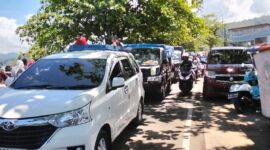 Lonjakan kendaraan hingga 16 ribu unit masuk ke Sukabumi jelang akhir pekan libur panjang. Satlantas Polres Sukabumi siaga penuh dengan rekayasa lalu lintas dan sistem satu arah demi menjaga kelancaran arus menuju destinasi wisata favorit seperti Palabuhanratu dan Cisolok.