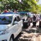 Lonjakan kendaraan hingga 16 ribu unit masuk ke Sukabumi jelang akhir pekan libur panjang. Satlantas Polres Sukabumi siaga penuh dengan rekayasa lalu lintas dan sistem satu arah demi menjaga kelancaran arus menuju destinasi wisata favorit seperti Palabuhanratu dan Cisolok.