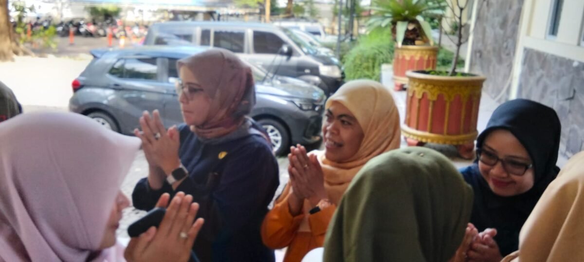 Kepala Dinas Perikanan Kabupaten Sukabumi menghadiri apel pagi dan halal bihalal bersama Bupati Sukabumi, H. Asep Japar, di halaman Sekretariat Daerah.