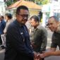 Bupati Sukabumi, H. Asep Japar, menegaskan komitmennya membela kepentingan masyarakat terkait polemik tambang emas di Desa Cihaur. Ia menyatakan siap bertindak tegas, bahkan mencabut izin perusahaan yang merusak lingkungan dan merugikan warga.