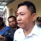 Wakil Bupati Sukabumi, H. Andreas, turun langsung meninjau PT Golden dan lokasi banjir lumpur di Desa Cihaur, yang berdampak pada lahan pertanian warga. Ia meminta aktivitas perusahaan dihentikan sementara sambil menunggu hasil kajian dari pihak provinsi.