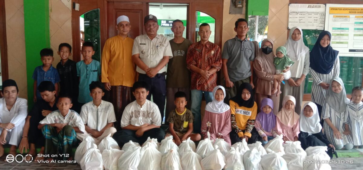 Lurah Palabuhanratu, Yadi Supriyadi, S.IP., tunjukkan komitmennya melalui program kerja nyata: santunan rutin bagi anak yatim, bantuan kesehatan untuk warga kurang mampu, serta pelayanan 24 jam bagi masyarakat.