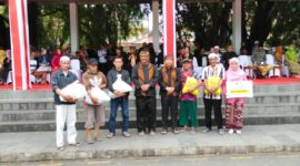 Dinas Perikanan Kabupaten Sukabumi menerima bantuan Rp75 juta dari Baznas untuk disalurkan kepada 500 nelayan di tiga kecamatan terdampak bencana.