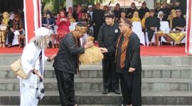 Pagelaran Budaya Rakyat 2025 menjadi momen penuh makna dalam pisah sambut Bupati dan Wakil Bupati Sukabumi. Di tengah semarak budaya tradisional dan kolaborasi generasi, semangat melestarikan kearifan lokal terus digaungkan.