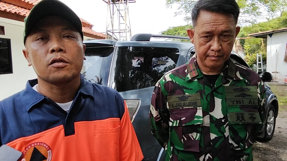 Pemerintah Kecamatan Palabuhanratu menggelar pelatihan dan pembinaan bagi relawan bencana dan Linmas Kelurahan Palabuhanratu. Kegiatan yang dibuka langsung oleh Camat Deni Yodono ini merupakan bagian dari peringatan Hari Kesiapsiagaan Bencana Nasional 2025,