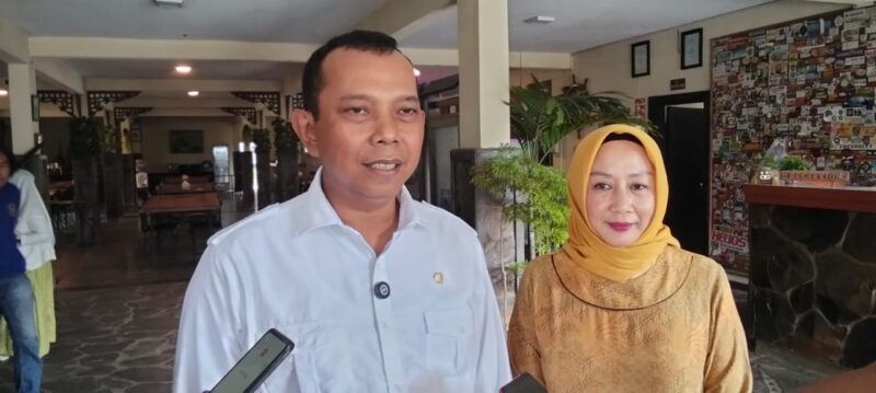 Anggota Komisi VII DPR-RI H. Iman Adinugraha membuka Bimtek Strategi Pemasaran Pariwisata Kabupaten Sukabumi yang digelar di Hotel Augusta Citepus, Palabuhanratu.