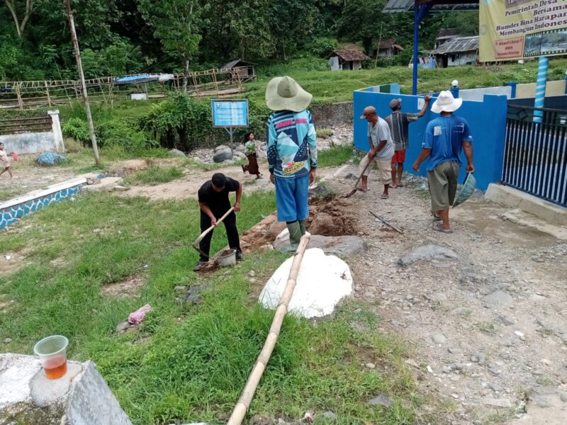Impian puluhan tahun warga Dusun 4 Cierang kini mulai terwujud. Pembangunan jembatan desa yang didanai dari Dana Desa Non Earmark tahap I tahun anggaran 2025 menjadi langkah nyata Pemerintah Desa Wangun Sari dalam mempercepat pembangunan infrastruktur demi mendorong pertumbuhan ekonomi dan mobilitas warga. Gotong-royong masyarakat pun jadi bukti semangat bersama membangun desa.