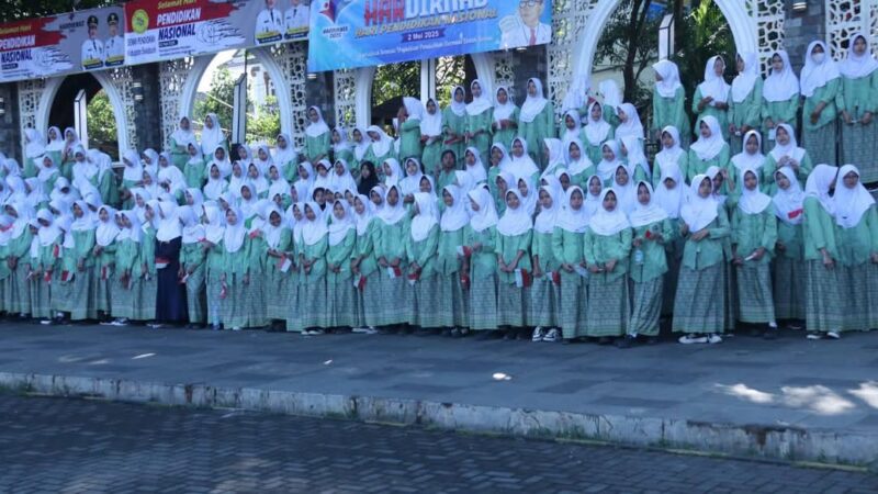 Dalam semangat Hardiknas 2025, Kepala Dinas Pertanian Kabupaten Sukabumi, Sri Hastuty Harahap, mengajak pelajar Indonesia menjadi generasi cerdas dan cinta pertanian.
