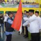 Bupati Sukabumi H. Asep Japar bersama Sekda H. Ade Suryaman melepas 442 calon haji asal Kabupaten Sukabumi yang tergabung dalam kloter 6 di Pusbangdai Cikembang.