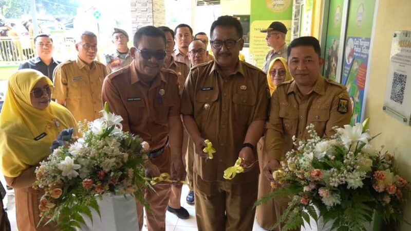 Bupati Sukabumi H. Asep Japar bersama Wakil Bupati H. Andreas resmi meluncurkan program pelayanan kesehatan gratis di seluruh Puskesmas se-Kabupaten Sukabumi. .