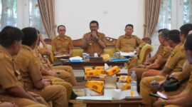 Penyusunan RPJMD Kabupaten Sukabumi ditargetkan rampung Agustus 2025. Berbeda dari sebelumnya, kali ini akan ditentukan secara rinci lokasi-lokasi pembangunan lima tahun mendatang. Musrenbang RPJMD dijadwalkan berlangsung 14 Mei 2025.