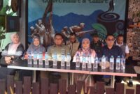 Dinas Perikanan Kabupaten Sukabumi hadir dalam Operasi Pasar Murah di Palagan Bojongkokosan, Parungkuda, dengan menyediakan produk perikanan segar dan olahan yang bergizi dan terjangkau bagi masyarakat.