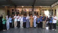 Dua pelajar terbaik asal Sukabumi resmi dilepas untuk mengikuti Seleksi Calon Paskibraka Provinsi Jawa Barat. Semangat menggapai prestasi, harumkan nama daerah di tingkat yang lebih tinggi!