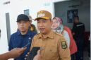 Wakil Bupati Sukabumi H. Andreas meninjau lokasi banjir di Jalan Nasional kawasan Palabuhanratu dan memastikan langkah penanganan cepat serta legalitas operasional perusahaan tambang di sekitar lokasi terdampak.