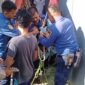 Seorang tukang bangunan di Sukabumi mengalami luka bakar serius usai tersengat listrik saat bekerja di lantai dua sebuah rumah di Kampung Cimaja.