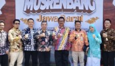 Kepala Bappelitbangda Kabupaten Sukabumi mendampingi Bupati Sukabumi dalam Musrenbang Provinsi Jawa Barat di Cirebon (7/5/2025).