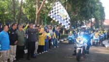 Bupati Sukabumi H. Asep Japar membagikan sembako bergizi kepada keluarga berisiko stunting di Pendopo