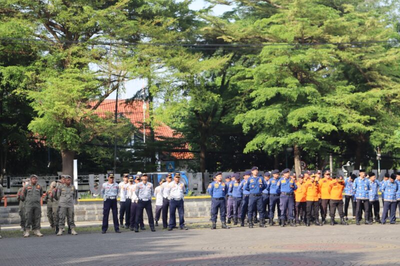 Dinas Pemadam Kebakaran dan Penyelamatan Kabupaten Sukabumi berpartisipasi dalam upacara peringatan Hari Lahir Pancasila ke-80 di Alun-Alun Palabuhanratu.