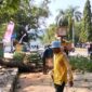Tiga pohon trembesi tua di depan RSUD Palabuhanratu akhirnya ditebang demi keselamatan bersama. 