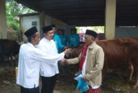 Polres Sukabumi berbagi kebahagiaan Idul Adha 1447 H dengan menyembelih 22 hewan kurban dan membagikan 1.809 paket daging kepada masyarakat.