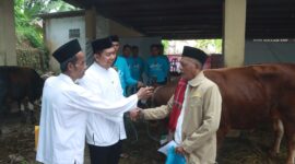 Polres Sukabumi berbagi kebahagiaan Idul Adha 1447 H dengan menyembelih 22 hewan kurban dan membagikan 1.809 paket daging kepada masyarakat.