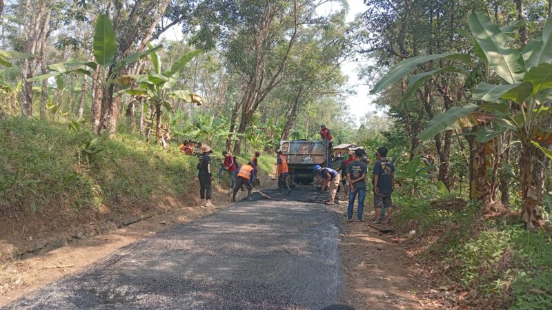 Dinas PU Kabupaten Sukabumi selesaikan pengaspalan ruas jalan Cempaka Ratu–Cipedes.