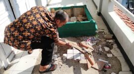 Kondisi empat ruang kelas di MAN 2 Sukabumi rusak berat dan tak dapat digunakan.