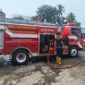 Dinas Kebakaran dan Penyelamatan Kabupaten Sukabumi melalui Posko 1 Pelabuhan Ratu melaksanakan penyemprotan dan pembersihan saluran drainase serta gorong-gorong di Terminal Pelabuhan Ratu dan TPI.