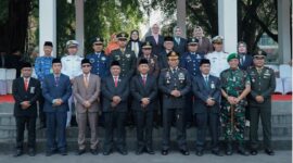 Ketua DPRD Kabupaten Sukabumi, Budi Azhar Muttawali, menghadiri upacara peringatan Hari Lahir Pancasila 2025 di Alun-Alun Palabuhanratu.